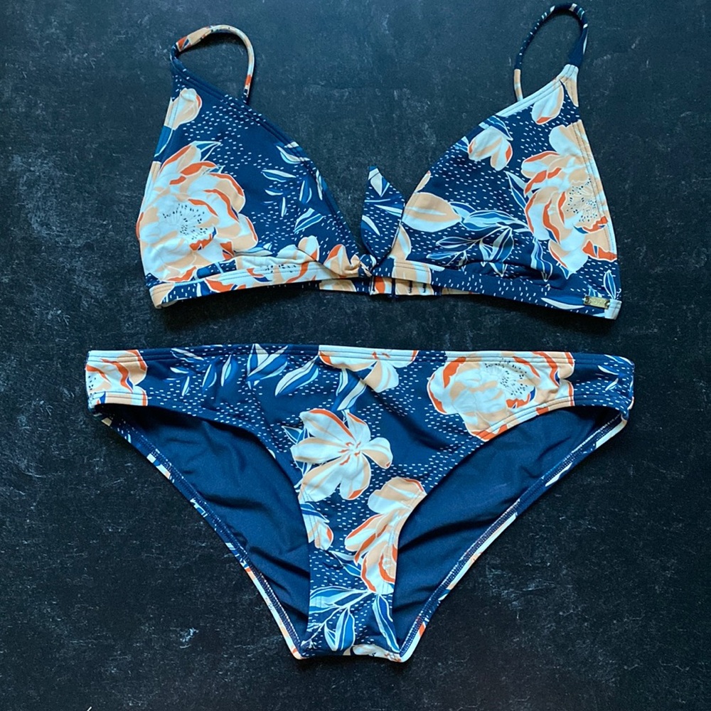 Roxy Bikini Size Large - image 1